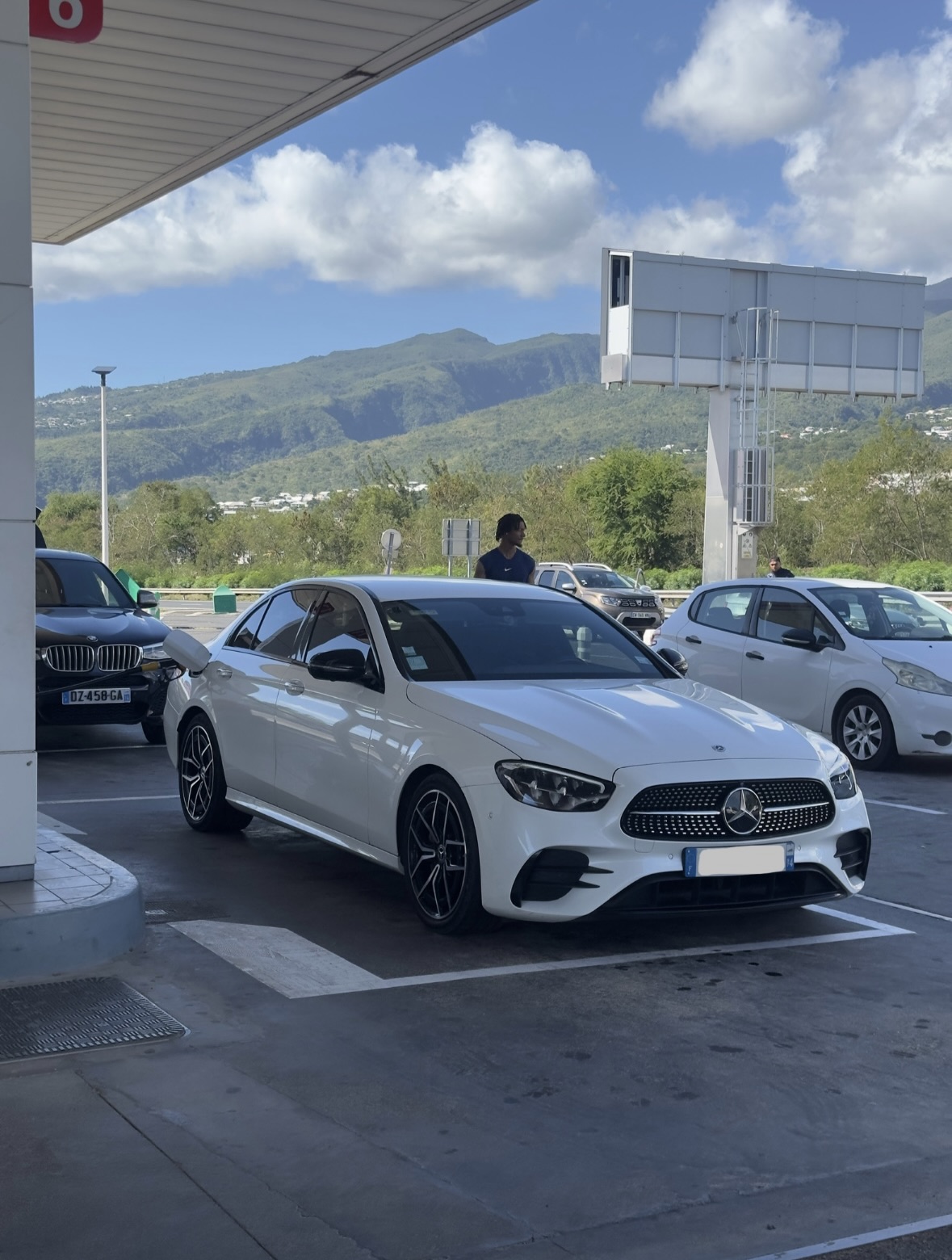 Mercedes-Benz Classe E blanche AMG Line pour mariage à La Réunion